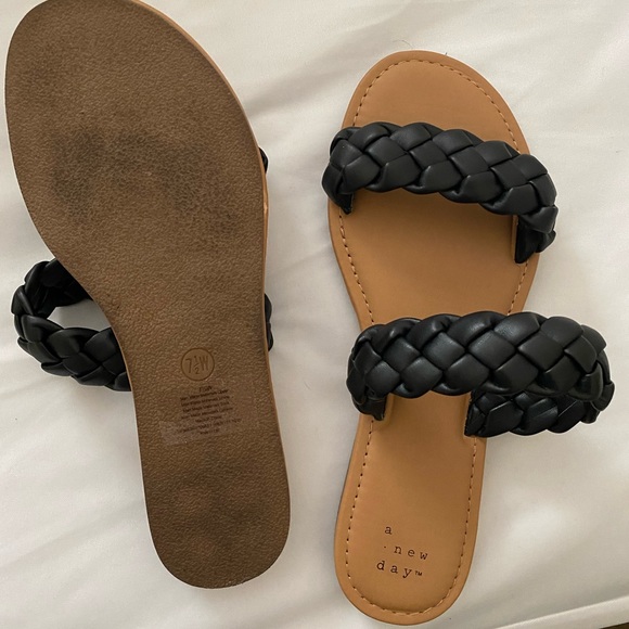 A new day Sandals - Picture 2 of 2
